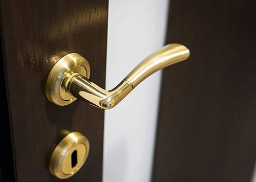 比如24小时上门开锁公司