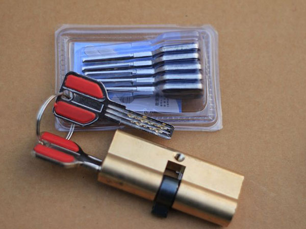 比如24小时上门开锁公司