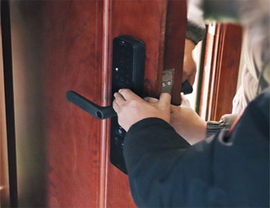 比如24小时上门开锁公司
